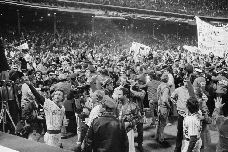 Yount hopes Brewers finally win it all